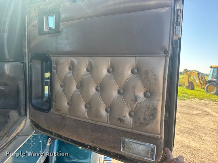 image for item EW4979 2002 Kenworth W900 semi truck