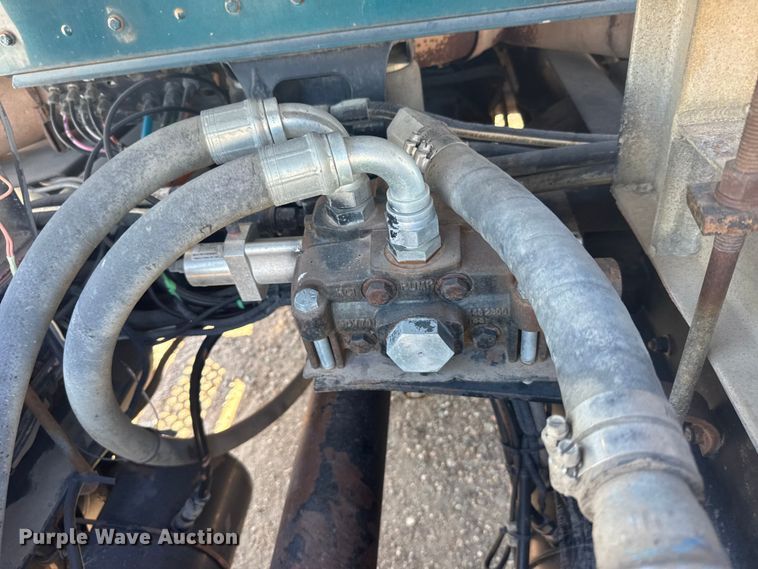 image for item EW4979 2002 Kenworth W900 semi truck