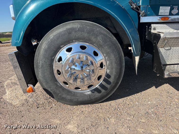 image for item EW4979 2002 Kenworth W900 semi truck