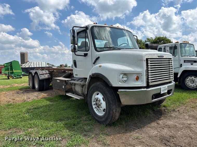 image for item EX2099 2007 Freightliner Business Class M2  roll-off container truck