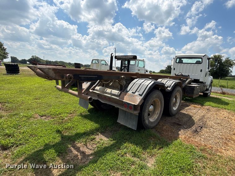 image for item EX2099 2007 Freightliner Business Class M2  roll-off container truck