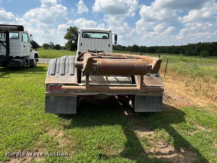 image for item EX2099 2007 Freightliner Business Class M2  roll-off container truck