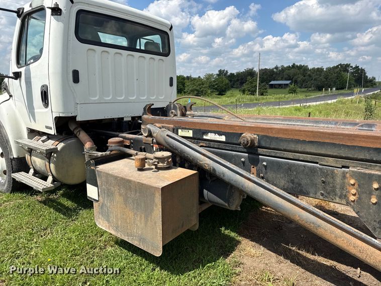 image for item EX2099 2007 Freightliner Business Class M2  roll-off container truck