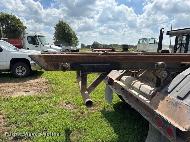 image for item EX2099 2007 Freightliner Business Class M2  roll-off container truck