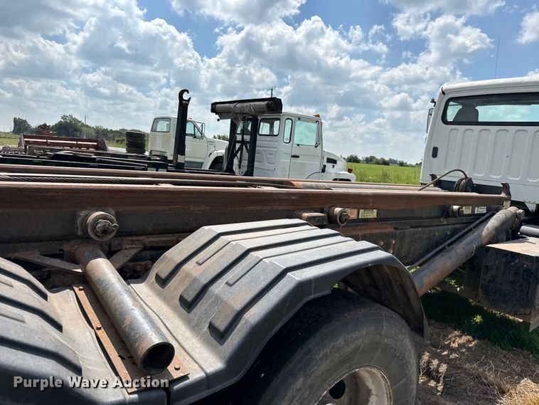 image for item EX2099 2007 Freightliner Business Class M2  roll-off container truck