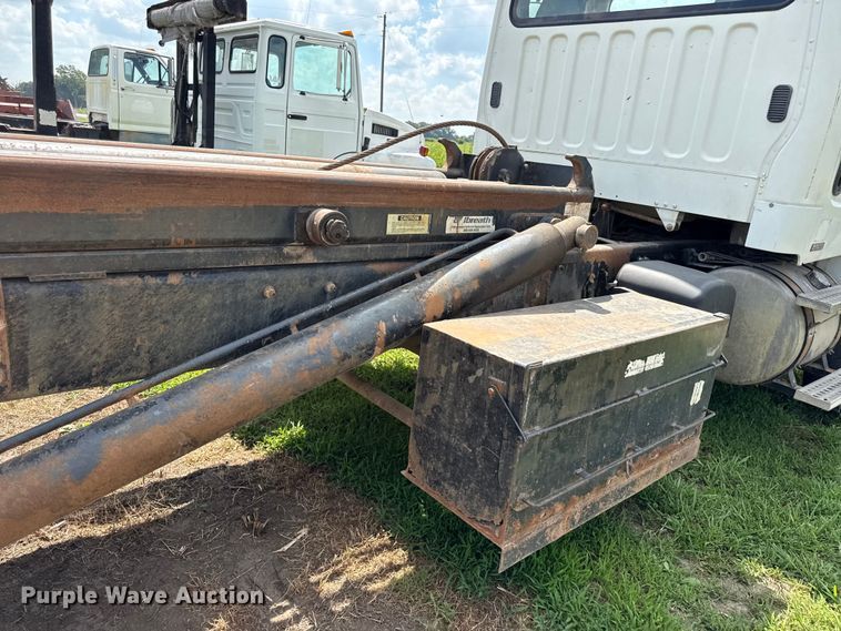 image for item EX2099 2007 Freightliner Business Class M2  roll-off container truck