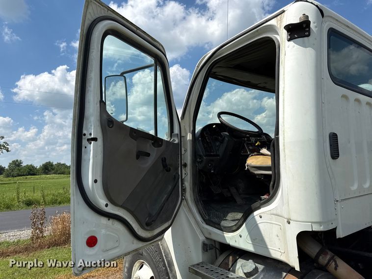 image for item EX2099 2007 Freightliner Business Class M2  roll-off container truck