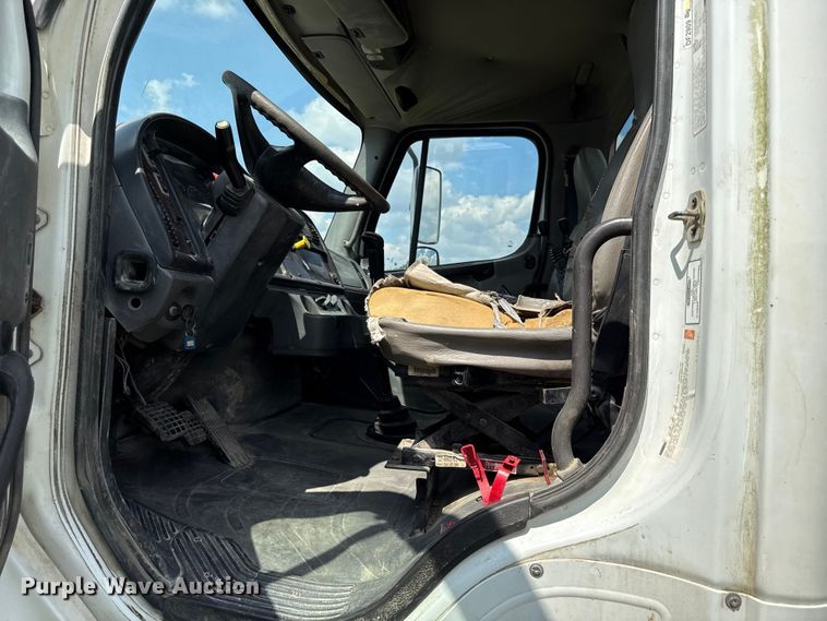 image for item EX2099 2007 Freightliner Business Class M2  roll-off container truck