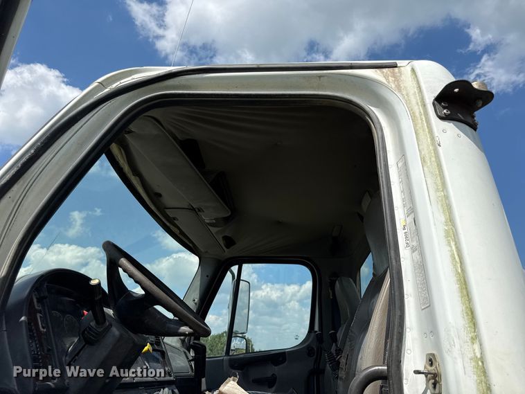 image for item EX2099 2007 Freightliner Business Class M2  roll-off container truck