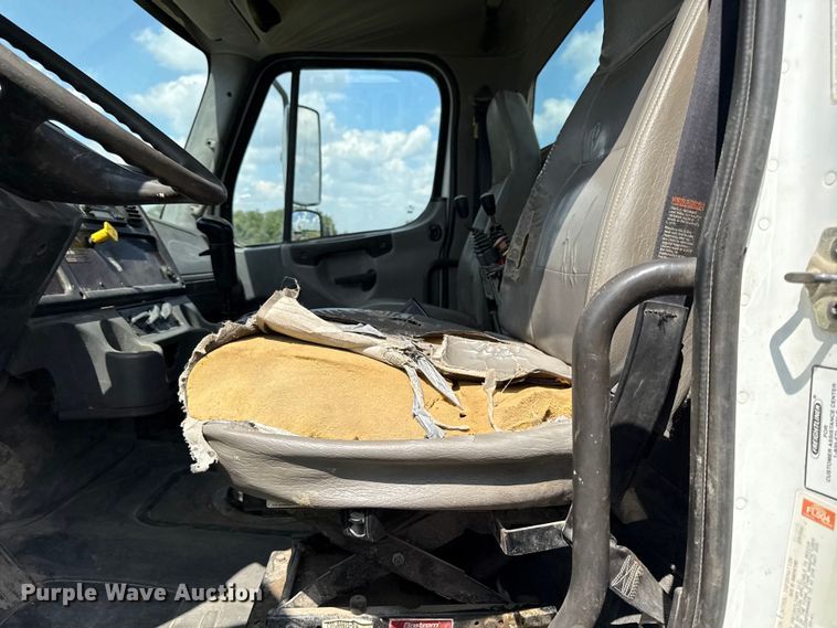image for item EX2099 2007 Freightliner Business Class M2  roll-off container truck