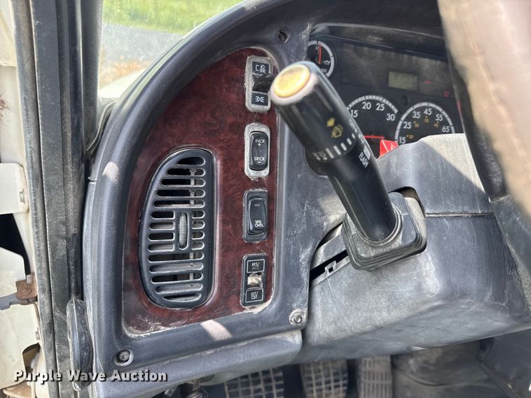 image for item EX2099 2007 Freightliner Business Class M2  roll-off container truck