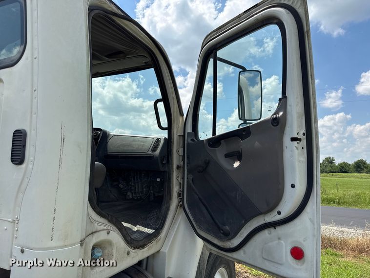 image for item EX2099 2007 Freightliner Business Class M2  roll-off container truck