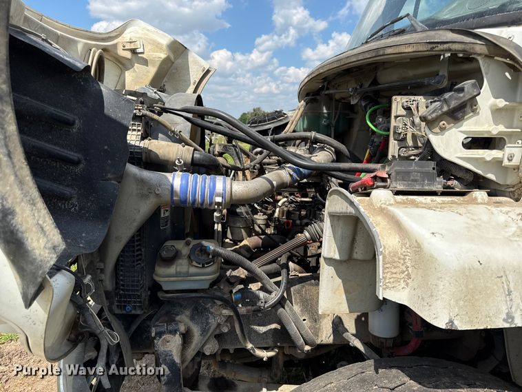 image for item EX2099 2007 Freightliner Business Class M2  roll-off container truck