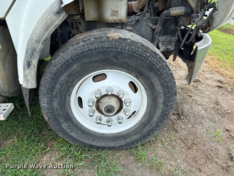 image for item EX2099 2007 Freightliner Business Class M2  roll-off container truck