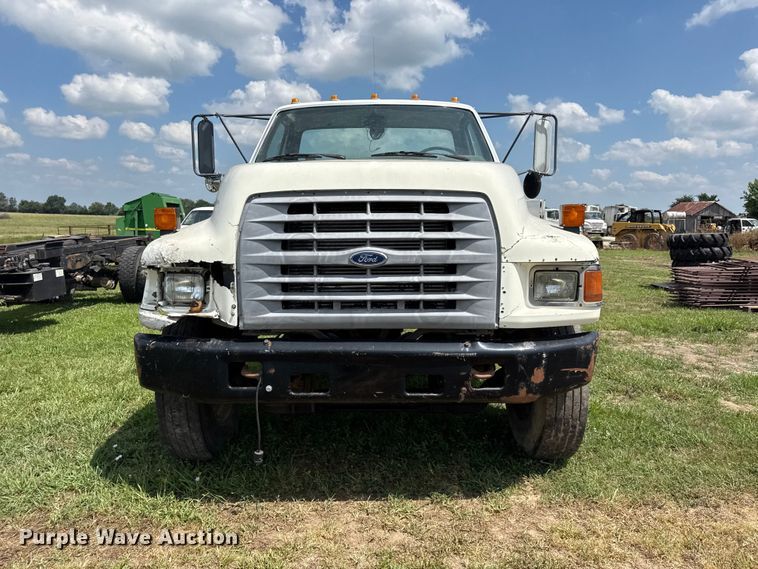 image for item EX2100 1998 Ford F800 semi truck