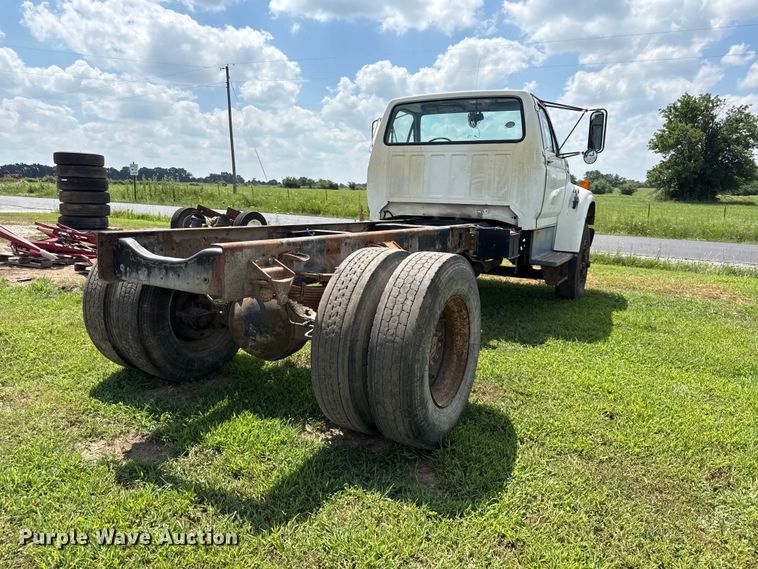image for item EX2100 1998 Ford F800 semi truck