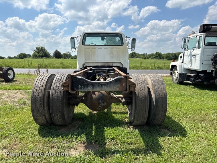 image for item EX2100 1998 Ford F800 semi truck
