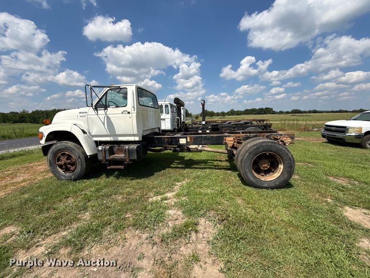 image for item EX2100 1998 Ford F800 semi truck