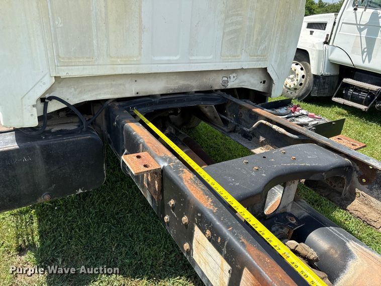 image for item EX2100 1998 Ford F800 semi truck