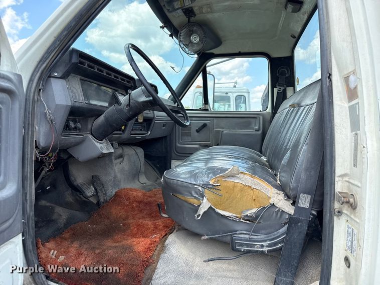 image for item EX2100 1998 Ford F800 semi truck