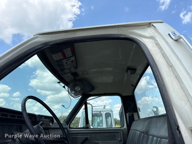 image for item EX2100 1998 Ford F800 semi truck