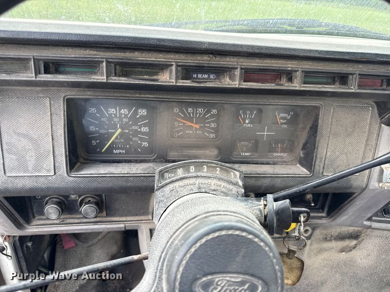 image for item EX2100 1998 Ford F800 semi truck