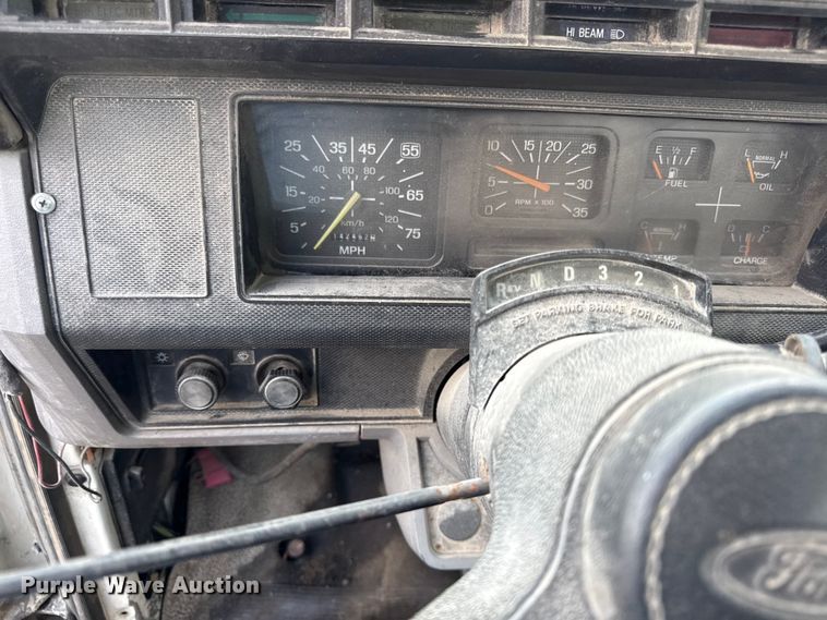image for item EX2100 1998 Ford F800 semi truck