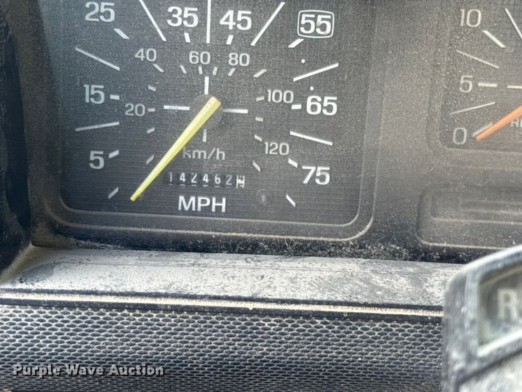 image for item EX2100 1998 Ford F800 semi truck