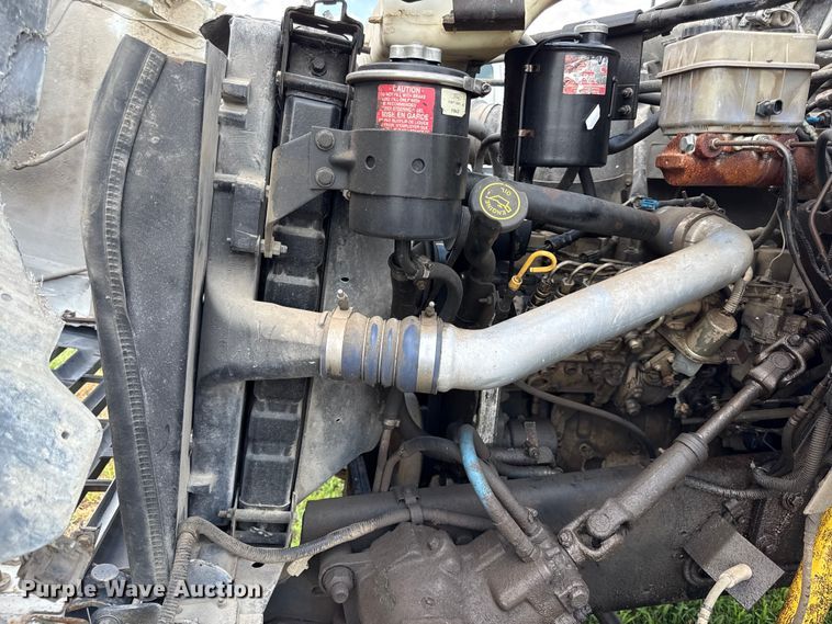 image for item EX2100 1998 Ford F800 semi truck