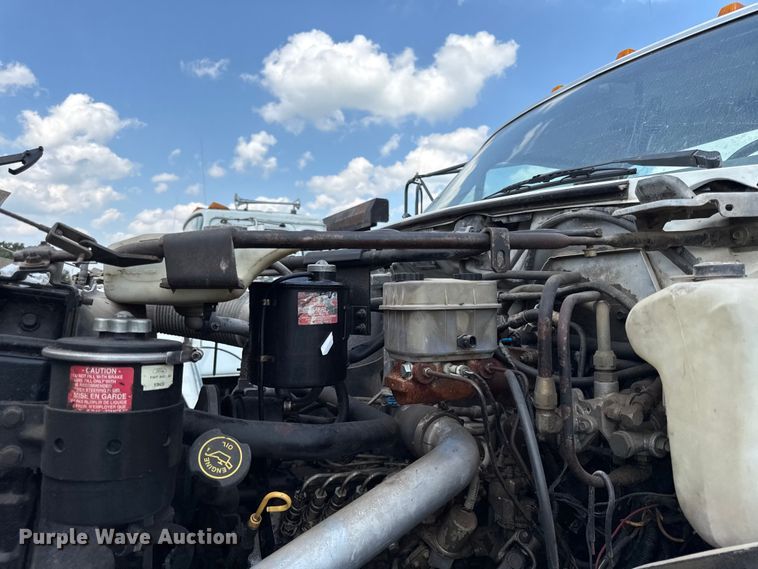 image for item EX2100 1998 Ford F800 semi truck