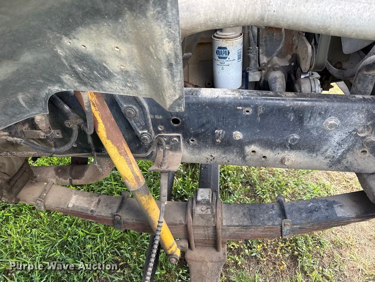 image for item EX2100 1998 Ford F800 semi truck