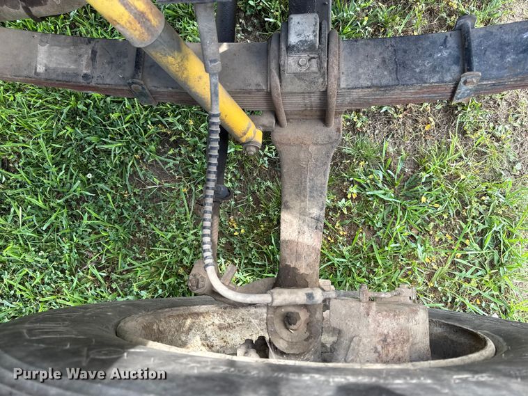 image for item EX2100 1998 Ford F800 semi truck