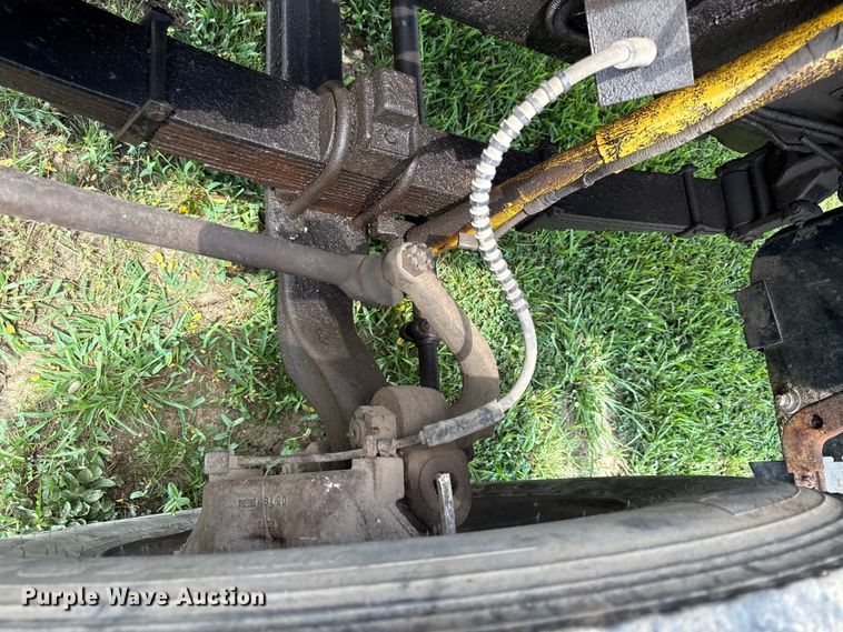 image for item EX2100 1998 Ford F800 semi truck
