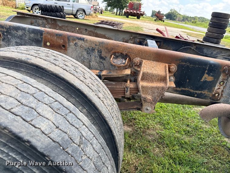 image for item EX2100 1998 Ford F800 semi truck