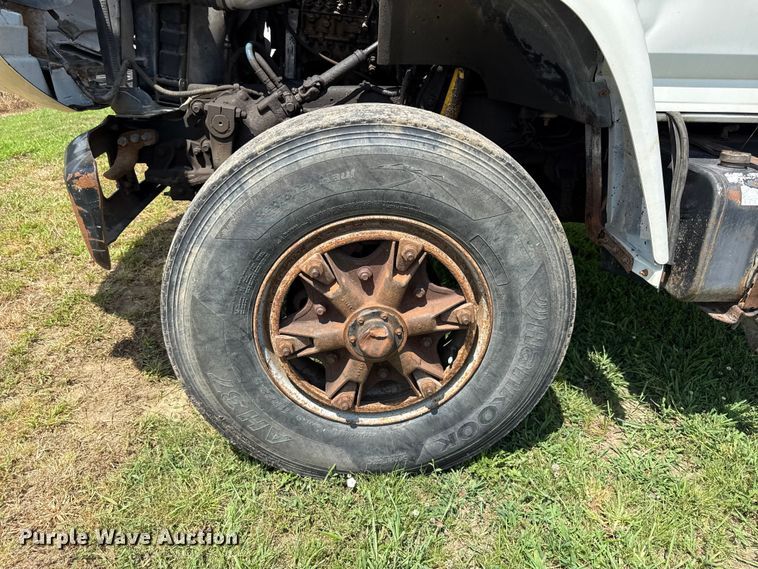 image for item EX2100 1998 Ford F800 semi truck