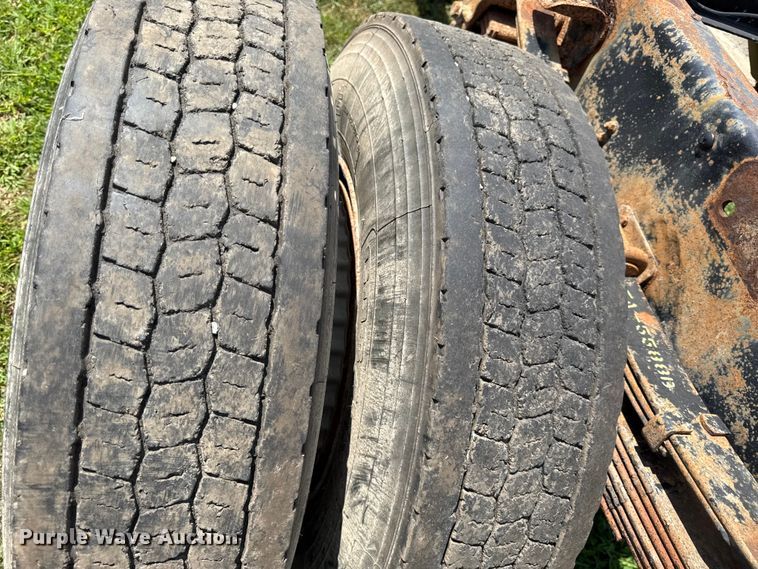 image for item EX2100 1998 Ford F800 semi truck