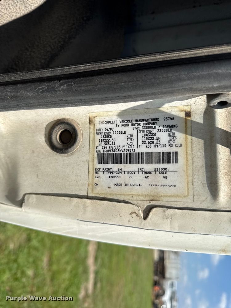 image for item EX2100 1998 Ford F800 semi truck