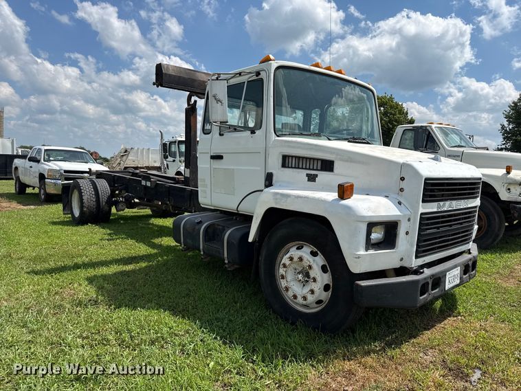 image for item EX2101 1998 Mack CS roll-off container truck