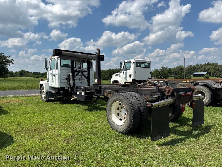 image for item EX2101 1998 Mack CS roll-off container truck