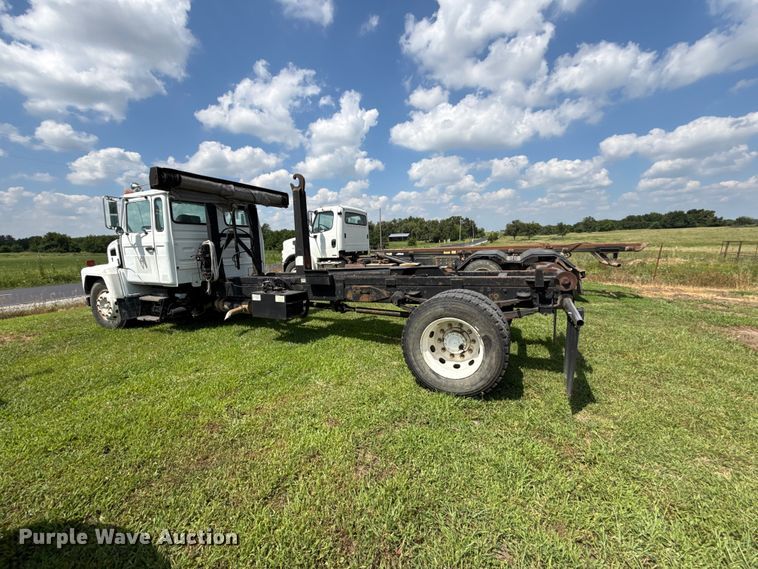 image for item EX2101 1998 Mack CS roll-off container truck