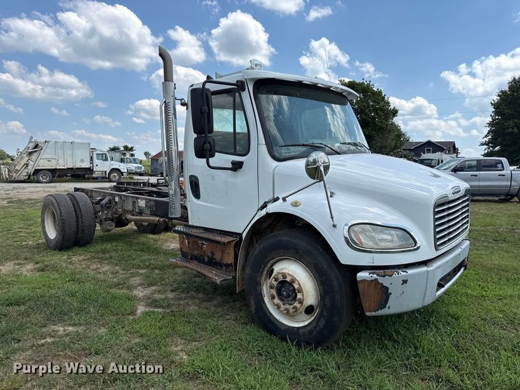 image for item EX2103 2014 Freightliner Business Class M2 semi truck