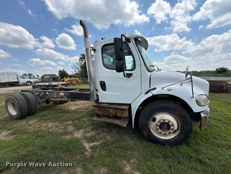 image for item EX2103 2014 Freightliner Business Class M2 semi truck