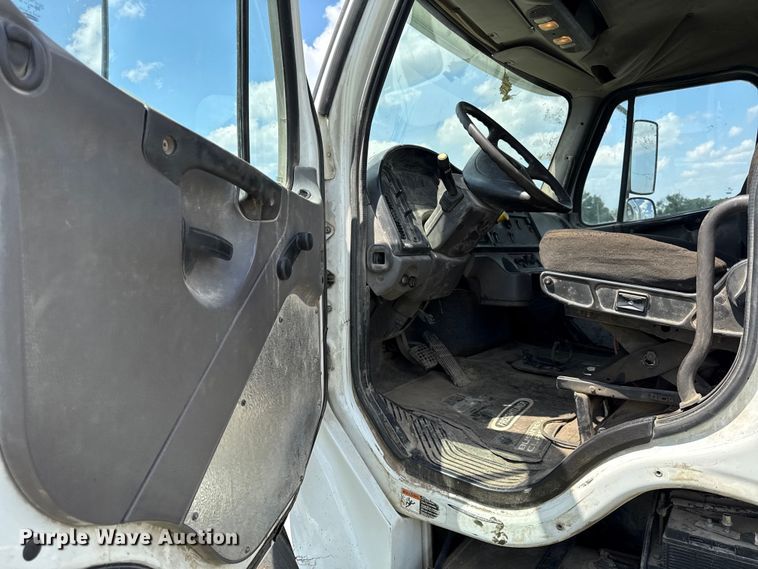 image for item EX2103 2014 Freightliner Business Class M2 semi truck