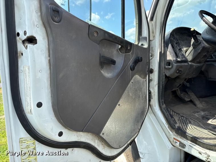 image for item EX2103 2014 Freightliner Business Class M2 semi truck