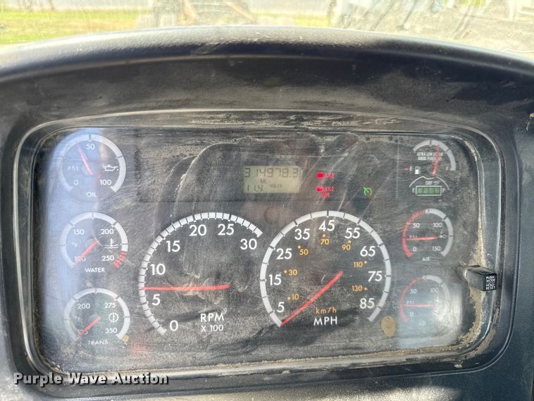 image for item EX2103 2014 Freightliner Business Class M2 semi truck