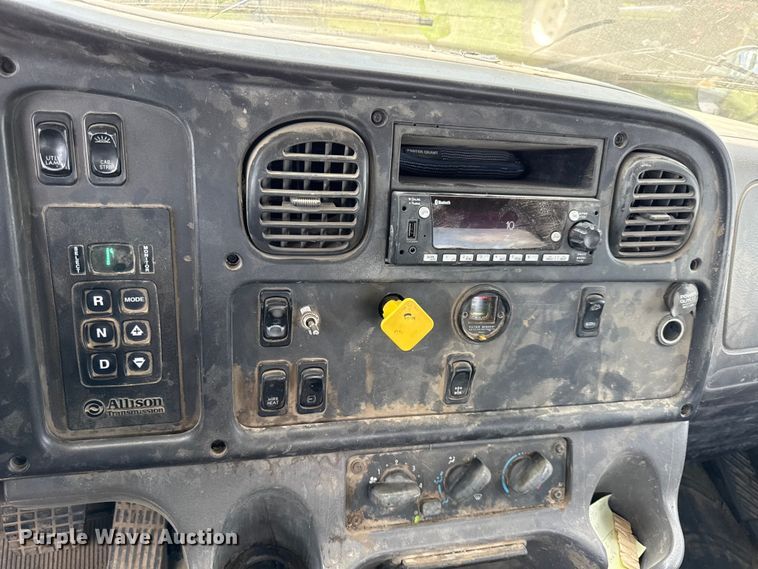 image for item EX2103 2014 Freightliner Business Class M2 semi truck