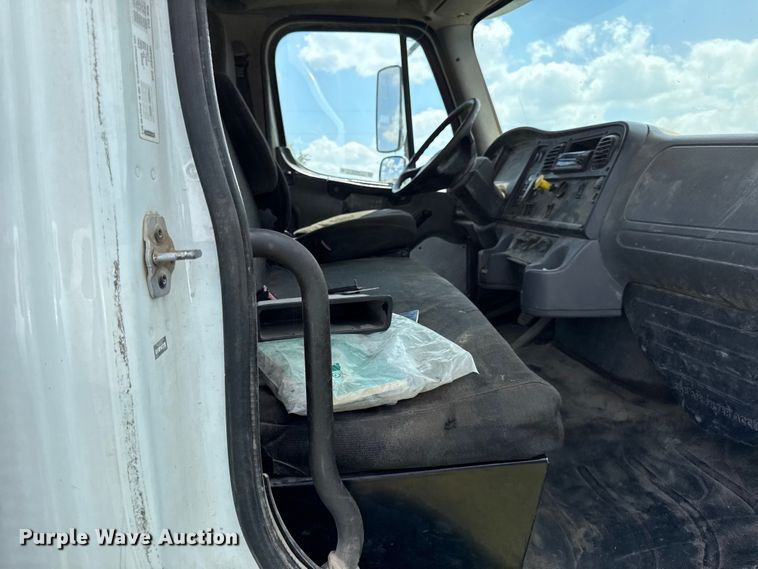 image for item EX2103 2014 Freightliner Business Class M2 semi truck