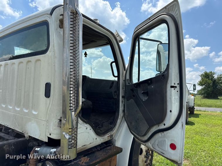 image for item EX2103 2014 Freightliner Business Class M2 semi truck