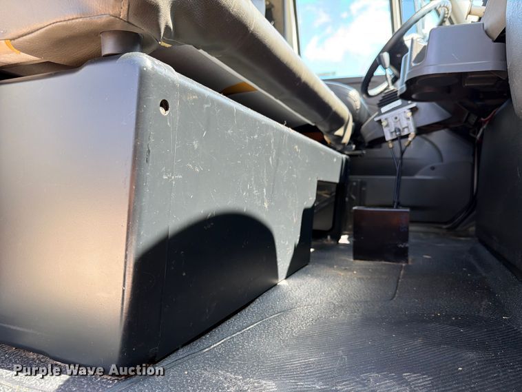 image for item EX4591 2012 International WorkStar 7300 flatbed truck