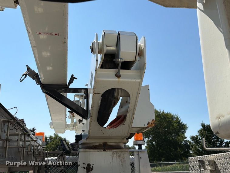 image for item EX4592 2012 Dodge RAM 5500 Heavy Duty bucket truck